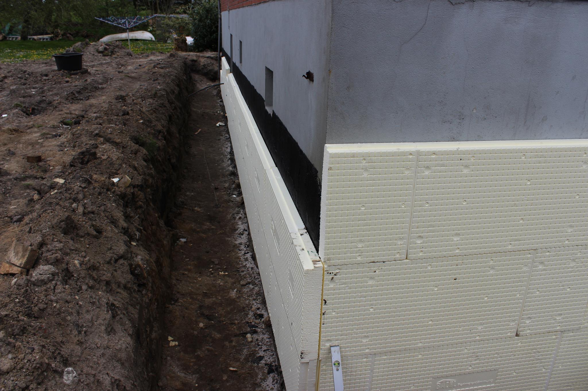 Drainage Arbeiten und Kellerisolierung abgeschlossen Ende Juli