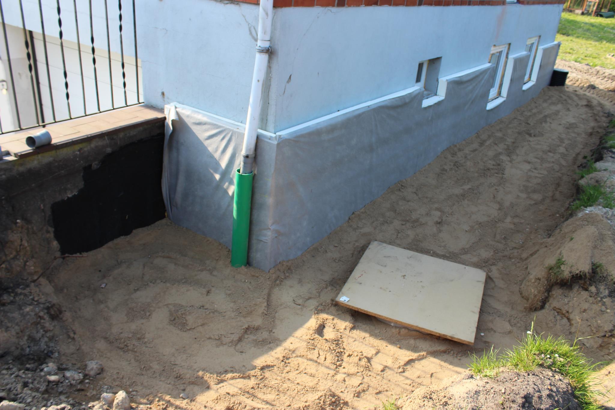 Drainage Arbeiten und Kellerisolierung abgeschlossen Ende Juli